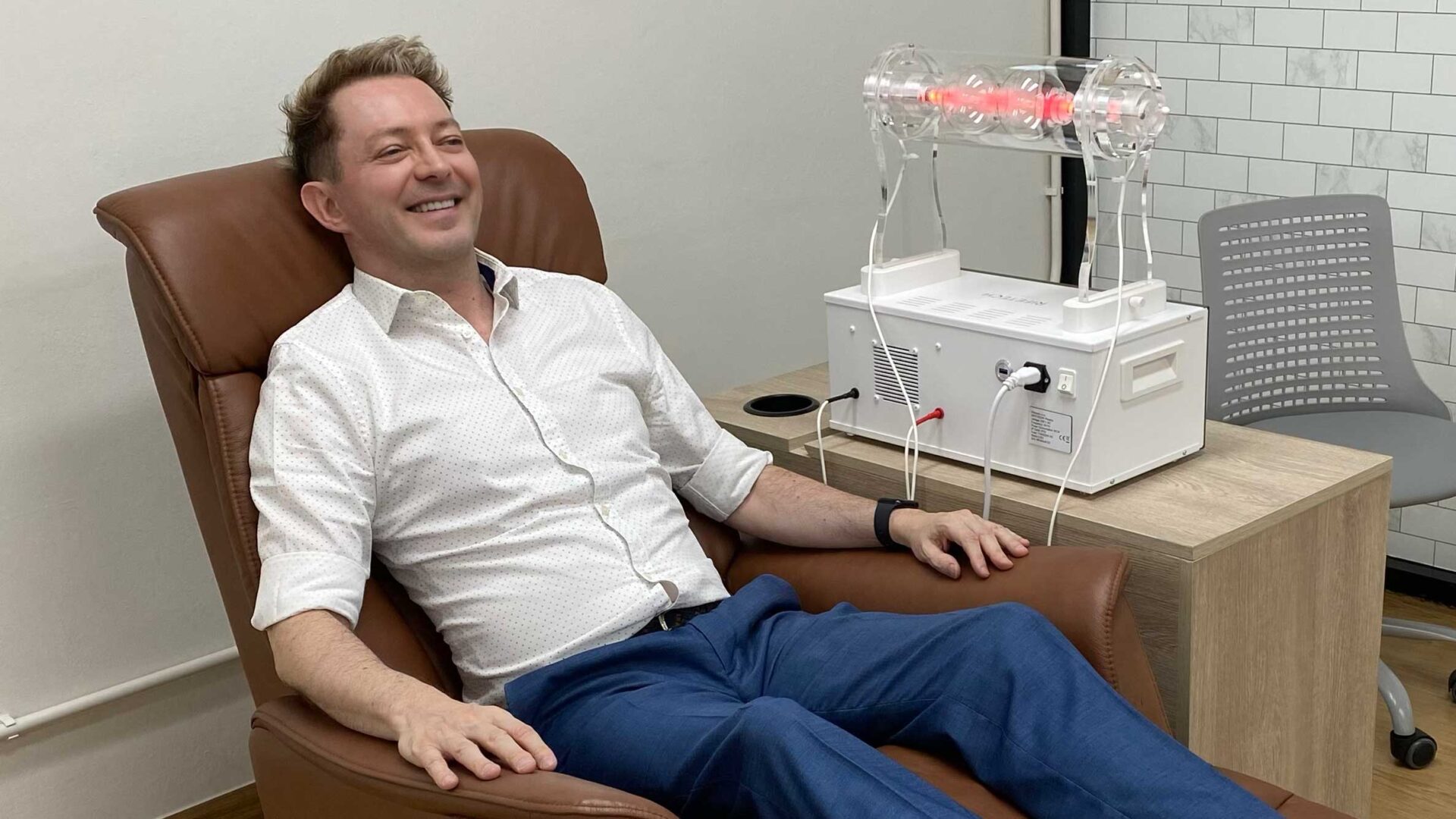 THAI-BRT-DR-BIORESONANCE-kidney-stone-nack-pain Testimonials by one of our patients from Europe: Mr. Chris Fox.